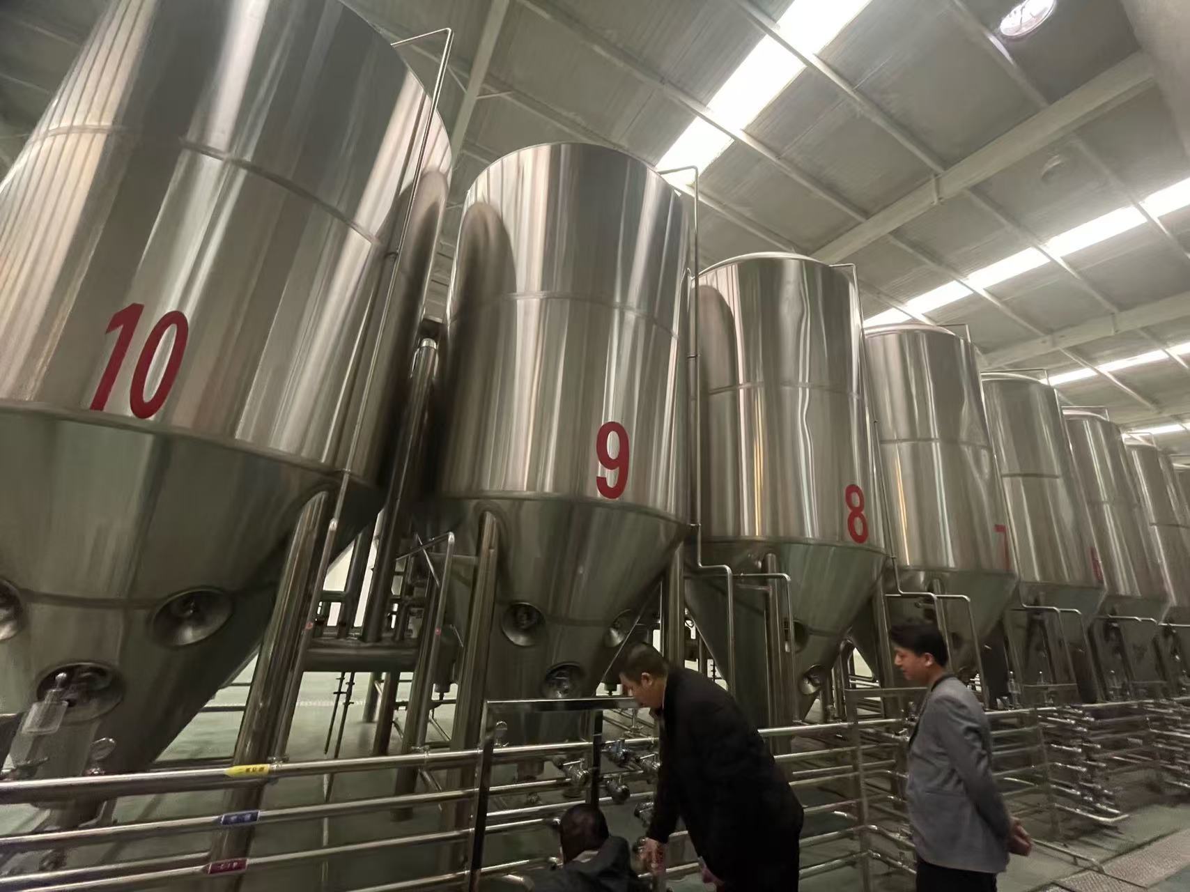 乌鲁木齐精酿啤酒设备厂—平面布置、设备设计、制造、调试、培训等一条龙服务